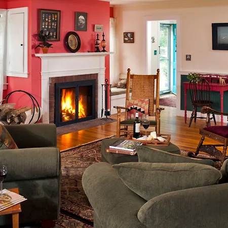 Woods Hole Passage Inn-3
